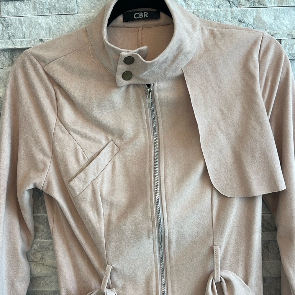 Fall jacket swayed material light cream color super soft with zipper and belt